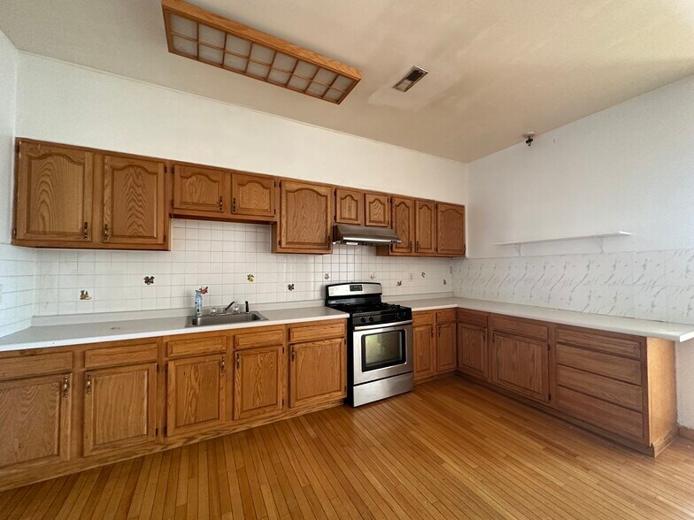 Building Photo - 721 Wharton St