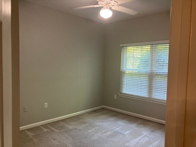 Building Photo - 2 BR / 2 BA @ The Legends