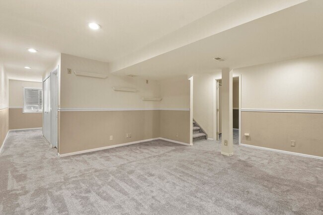 Building Photo - Stunning 5 Bedroom in School District 20