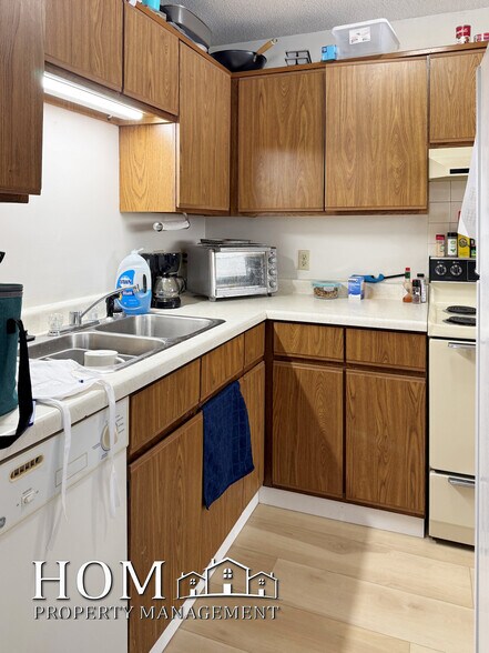 Building Photo - 1701 Pleasant View Dr