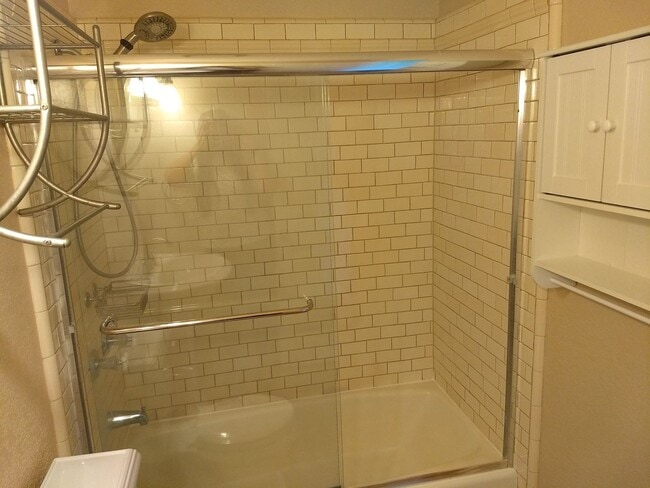 Building Photo - Updated 3 Bed 2.5 Bath Home!