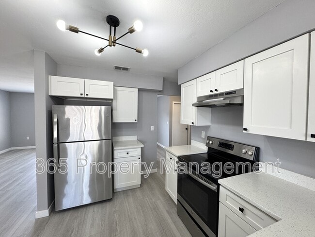 Building Photo - 3028 Clewiston St