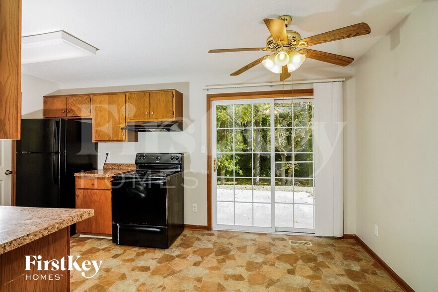 Building Photo - 8631 Pleasant Creek Ct