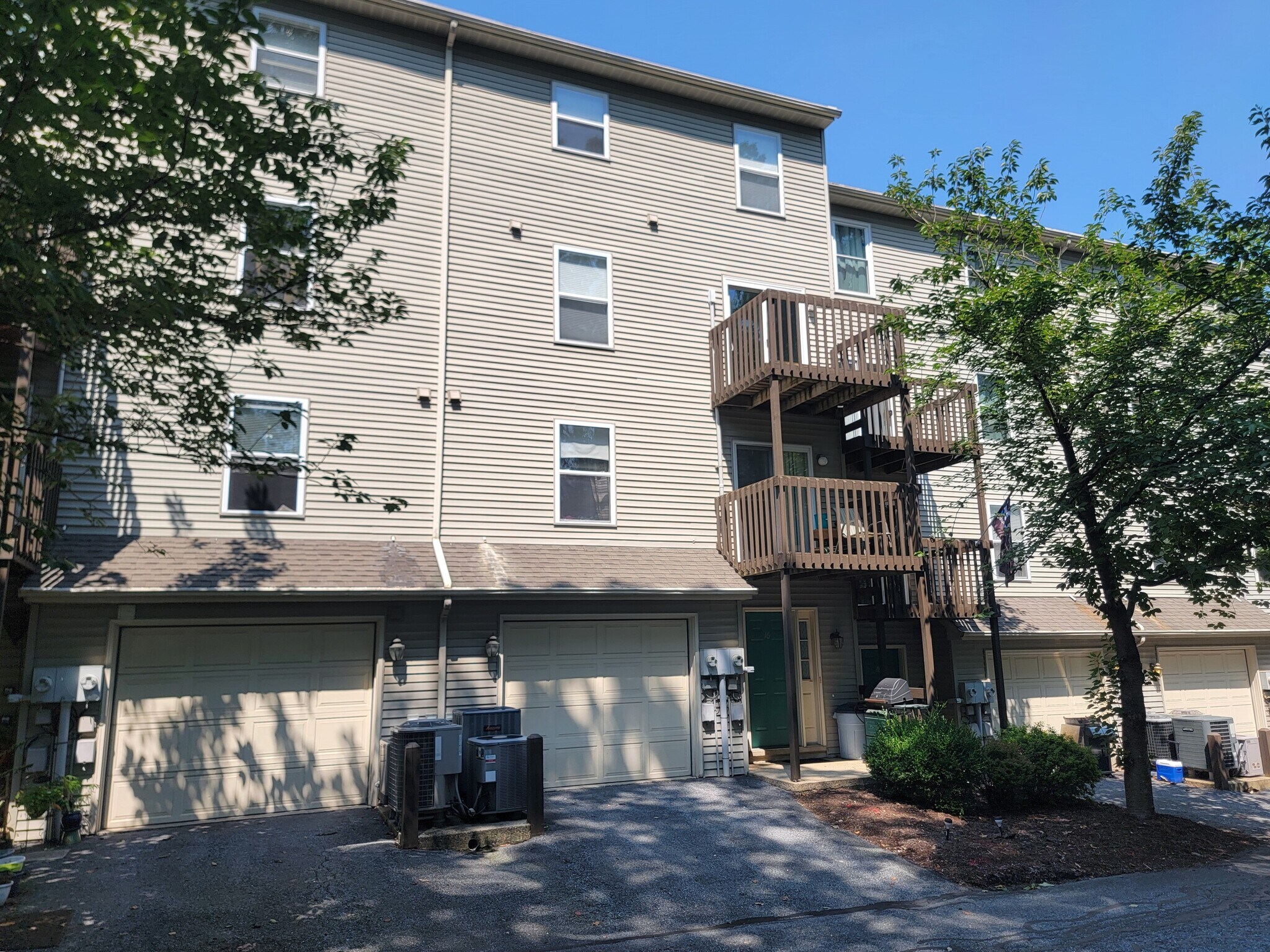 Building Photo - 15 Westpointe Dr