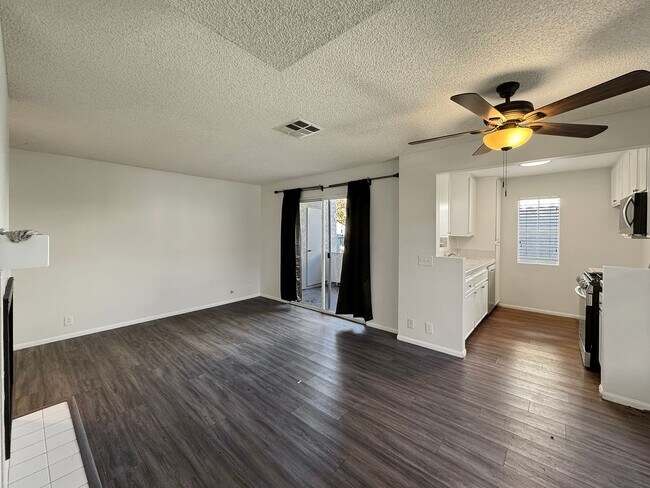 Building Photo - Stylish 2BD/2BA Condo in Mira Mesa's Summit Ridge Community with Private Patio & Pool Access