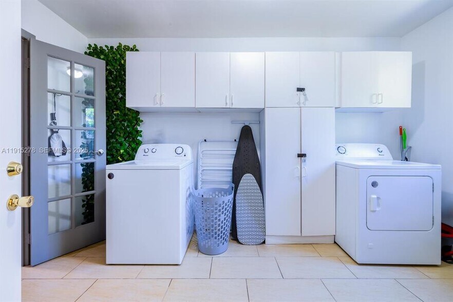 Building Photo - 312 N Luna Ct