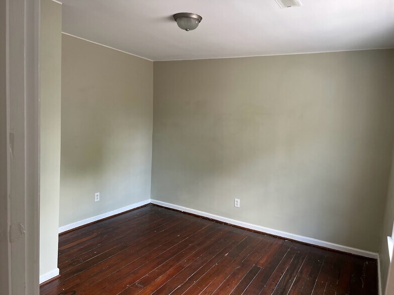 Building Photo - 119 Drake Street Unit B