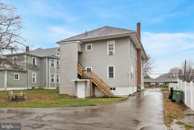 Building Photo - 407 N Broadway