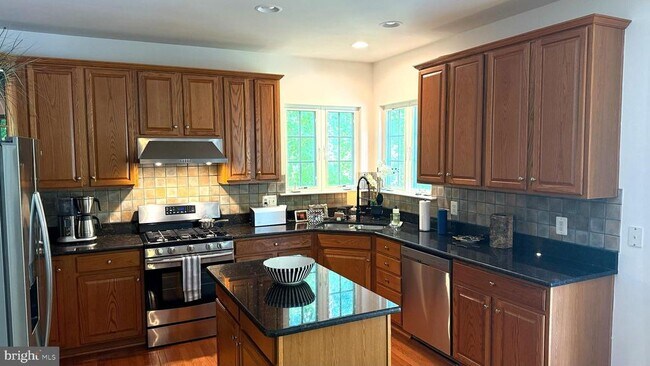 Building Photo - 7567 Lindberg Dr