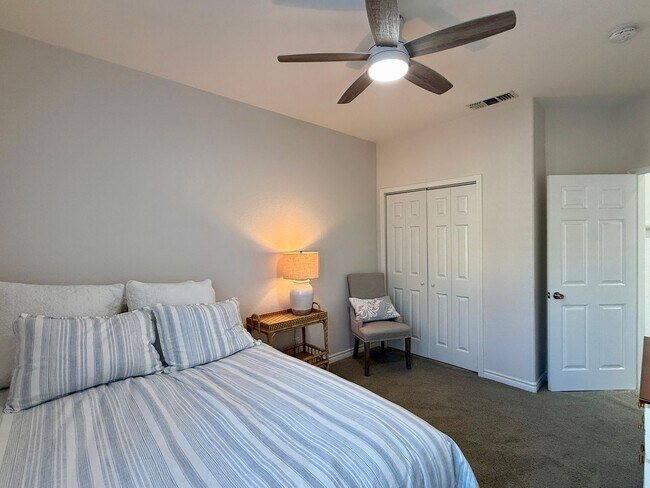 Building Photo - Vibrant 3 Bedroom Townhome in Bressi Ranch