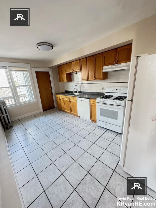 Building Photo - 3 bedroom in Brighton MA 02135