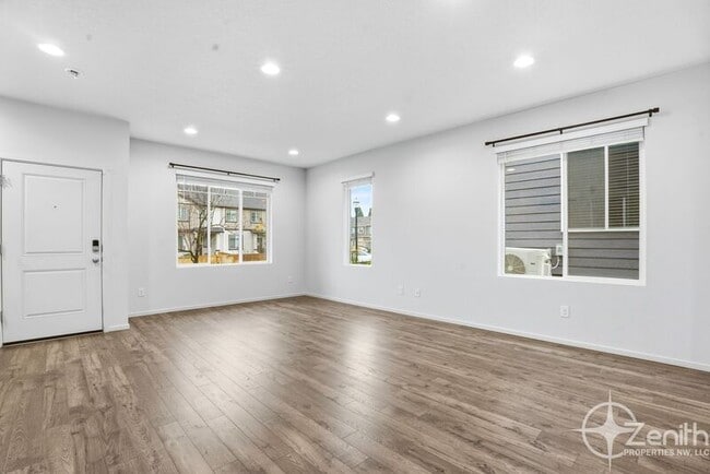 Building Photo - 11745 NE 22nd Way