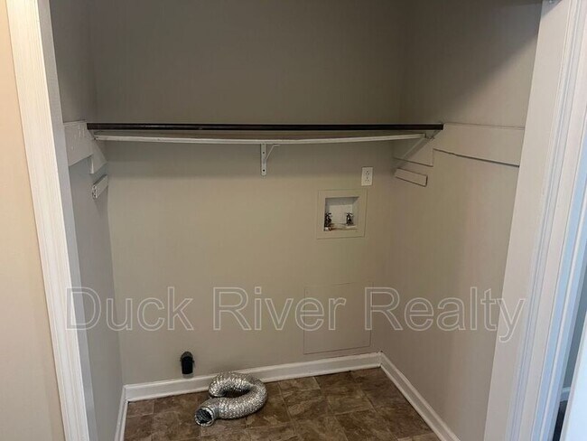 Building Photo - 203 Hunter Dr