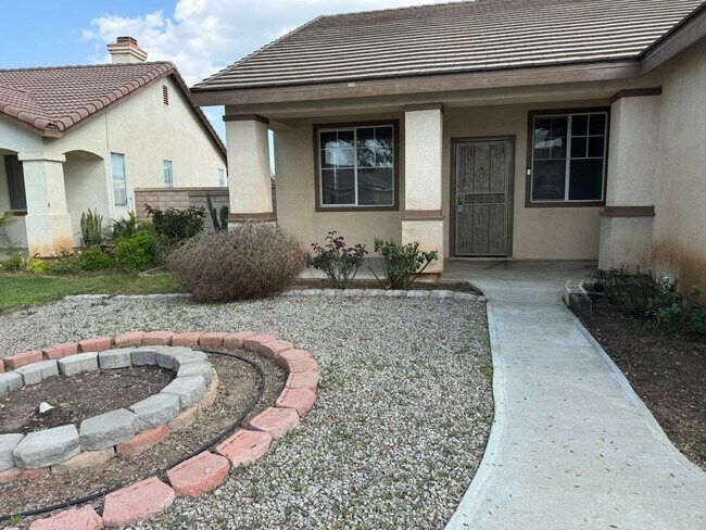 Building Photo - Beautiful 4 bedroom home soon available for rent!