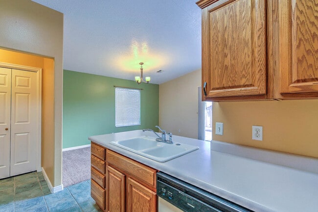 Building Photo - Beautiful Home in Green Valley