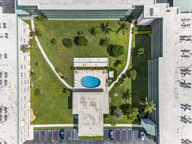 Building Photo - 804 SE 7th St