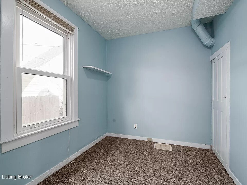 Bedroom/Office - 502 Washburn Ave