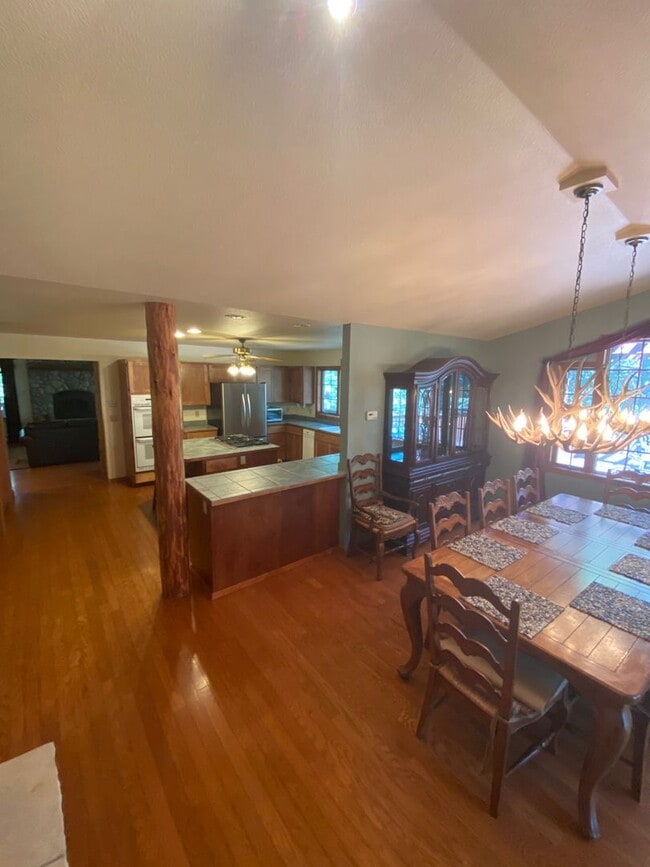 Building Photo - Quaint Country Living (APP#143)