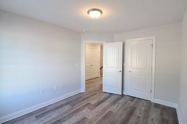 Building Photo - Stylish and Spacious Townhome Near Sentara – 4 Beds | 3.5 Baths | 2,300 Sq. Ft.