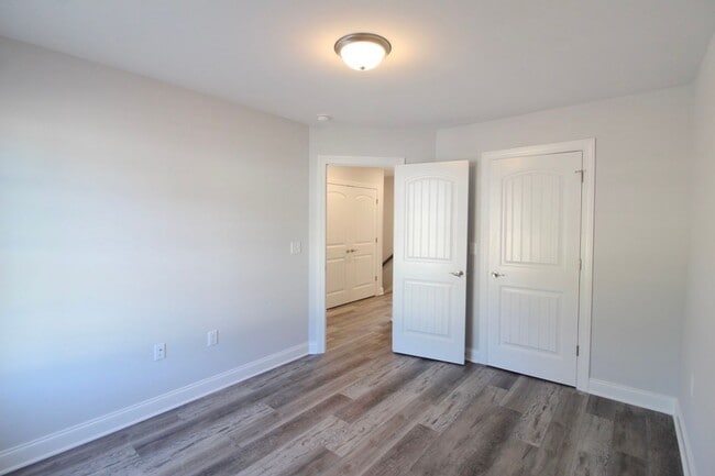 Building Photo - Stylish and Spacious Townhome Near Sentara – 4 Beds | 3.5 Baths | 2,300 Sq. Ft.
