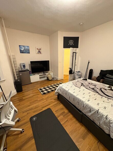 Building Photo - 866 Huntington Ave