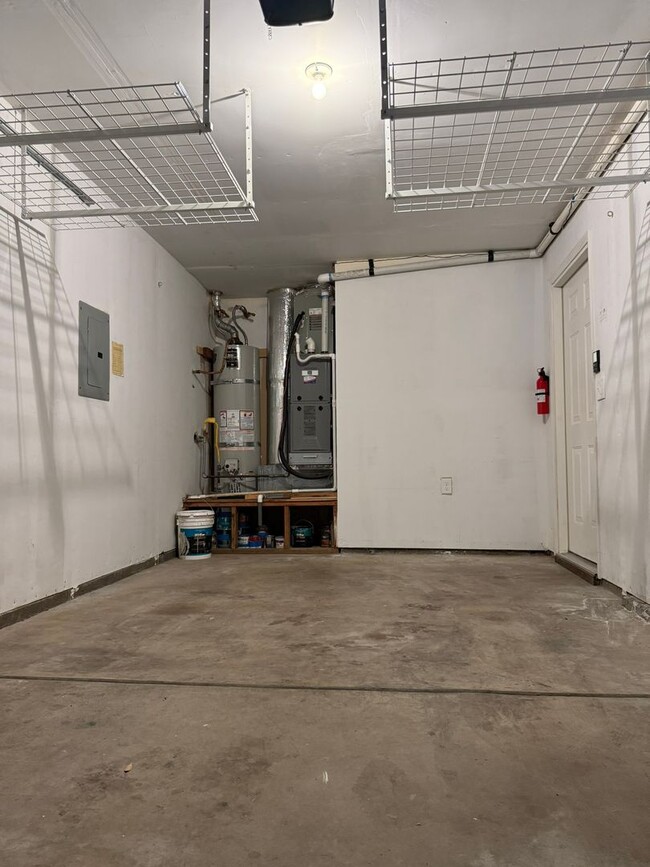 Building Photo - Beautiful 3-Bedroom Condo with Private Out...