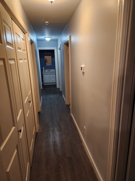 Main apartment hallway - 111 Verbeke St