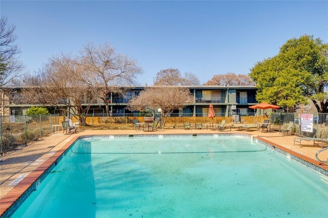 Building Photo - 1304 Mariposa Dr