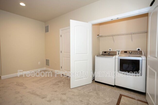Building Photo - 16021 Pitner St