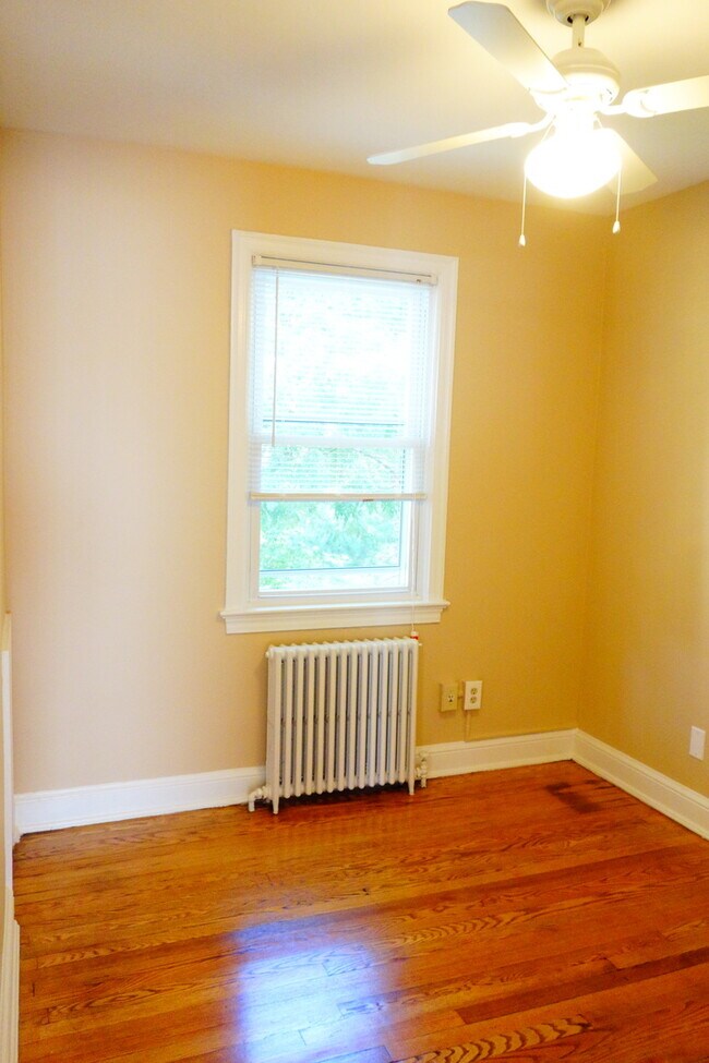 Building Photo - 8405 Greenwood Ave