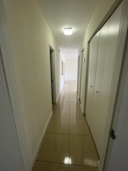 Building Photo - 4230 NW 79th Ave