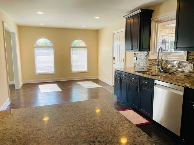 Building Photo - 406 S Lauder Ln