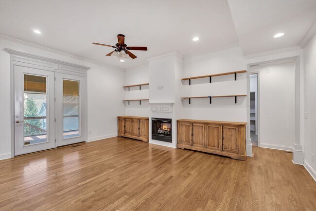 Building Photo - Stunning rental home on a premium lot in s...