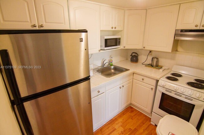 Building Photo - 753 Michigan Ave