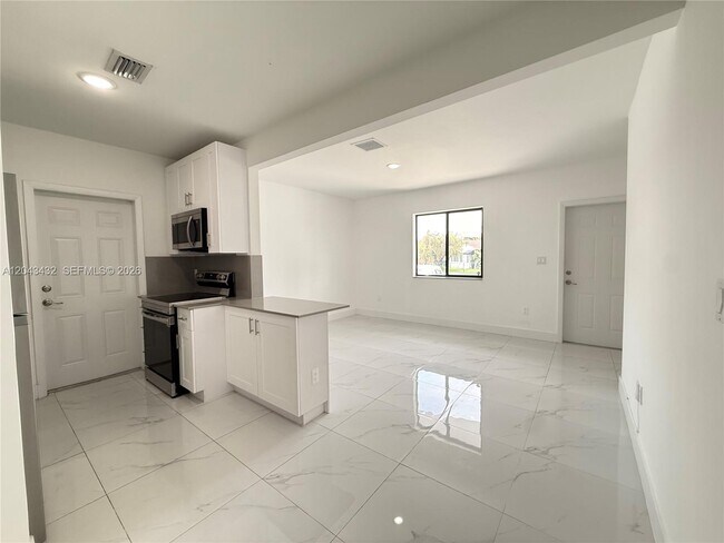 Building Photo - 450 Beacom Blvd