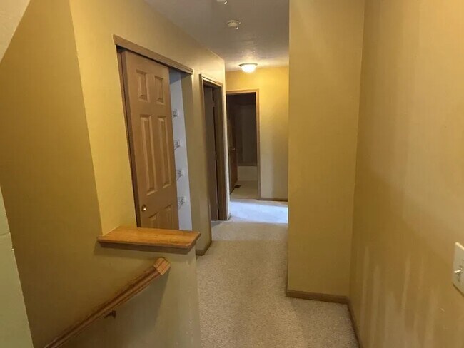 Building Photo - 8629 Fernbrook Dr