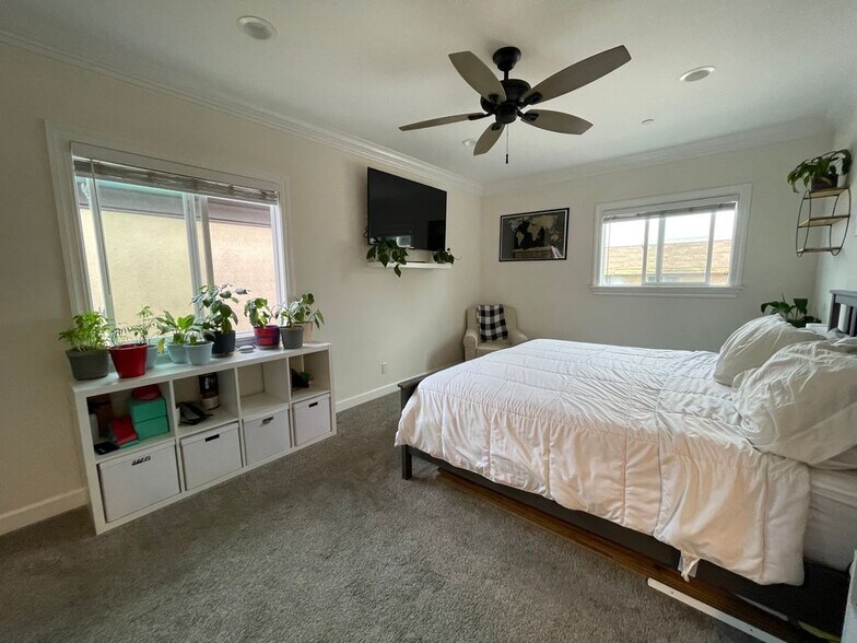 Building Photo - 6518 Walker Ave