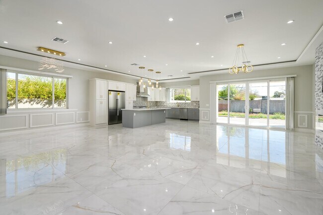 Building Photo - 6729 N 13th St