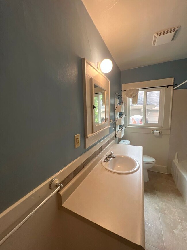 Building Photo - 1908al