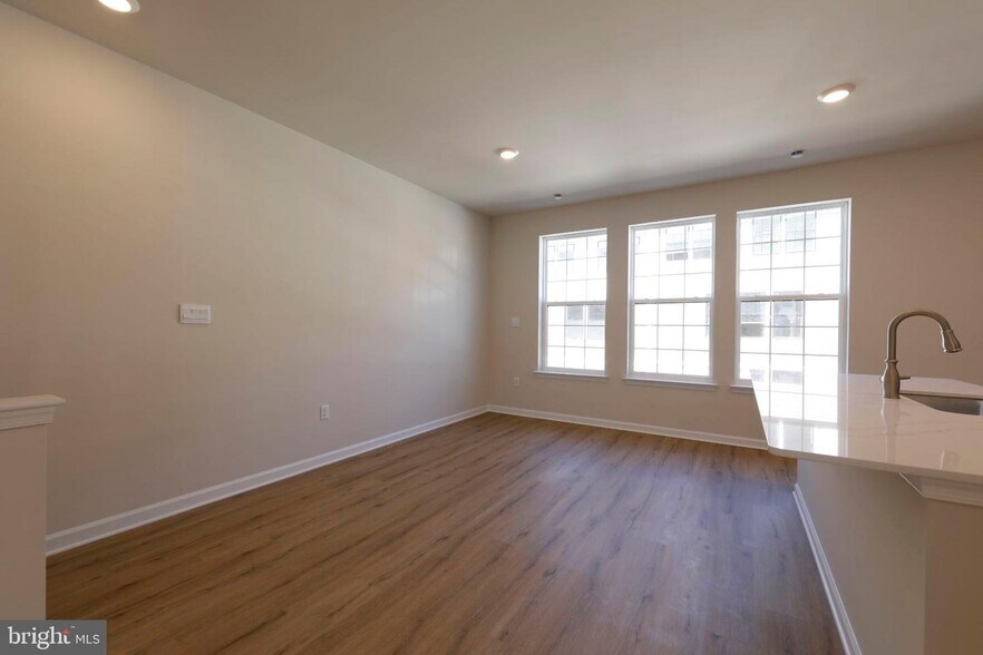 Building Photo - 23 Clementon Rd W