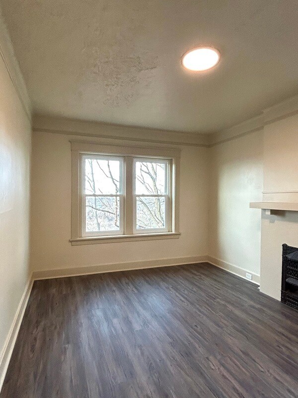 Building Photo - 2750 Broadway Ave