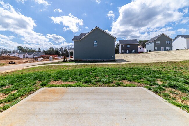 Building Photo - 7703 Honey Oaks Rd