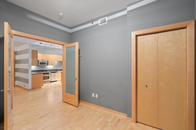 Building Photo - 401 N 2nd St