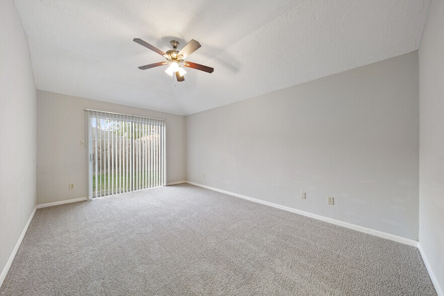 Building Photo - 10530 Rippling Fields Dr
