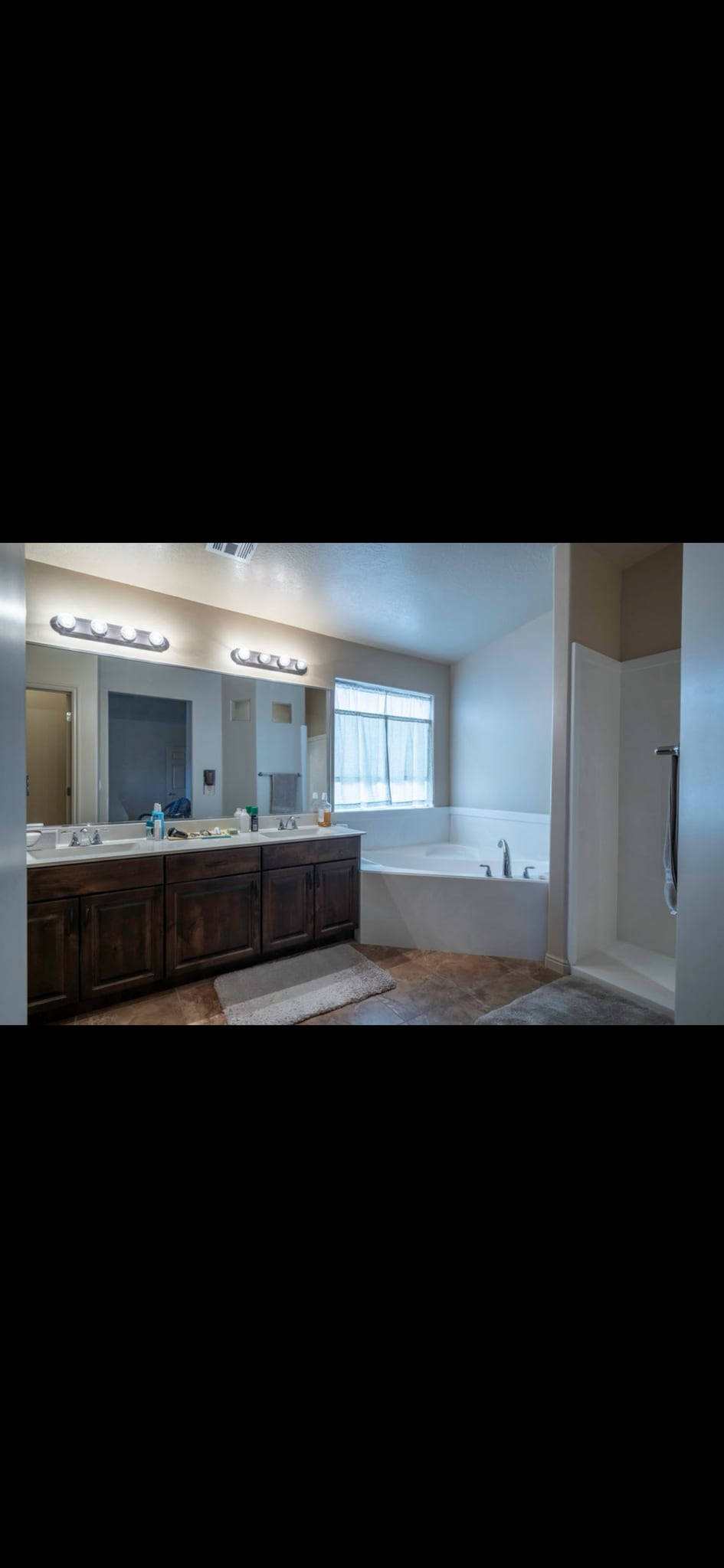 Building Photo - 3011 E Crimson Ridge Dr