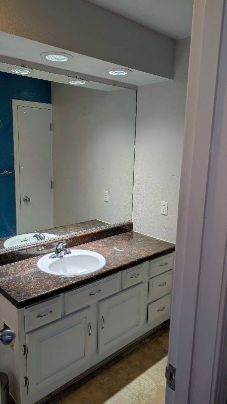 Building Photo - 2201 Romig Pl