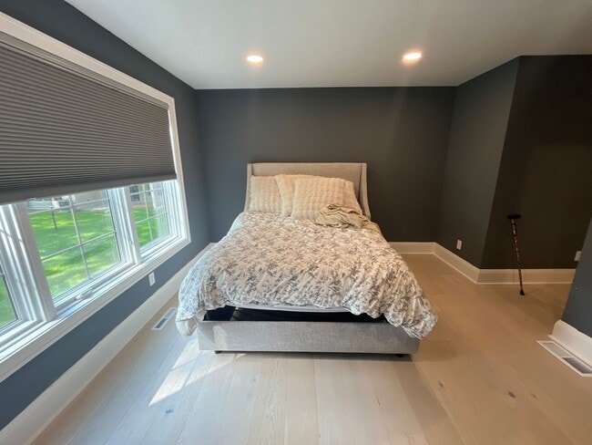 Building Photo - Welcome to this updated townhome in Northe...