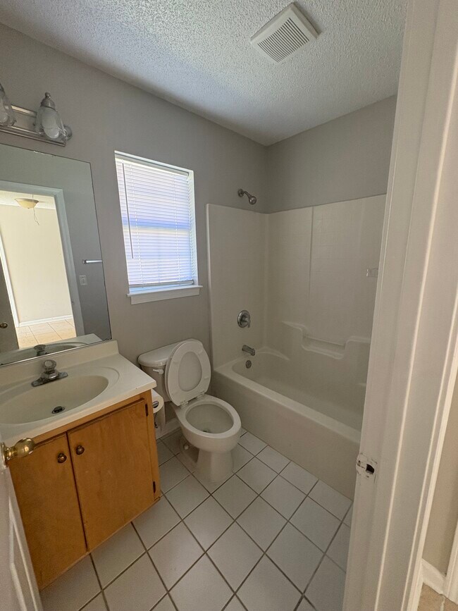 Building Photo - 109 Drew Cir