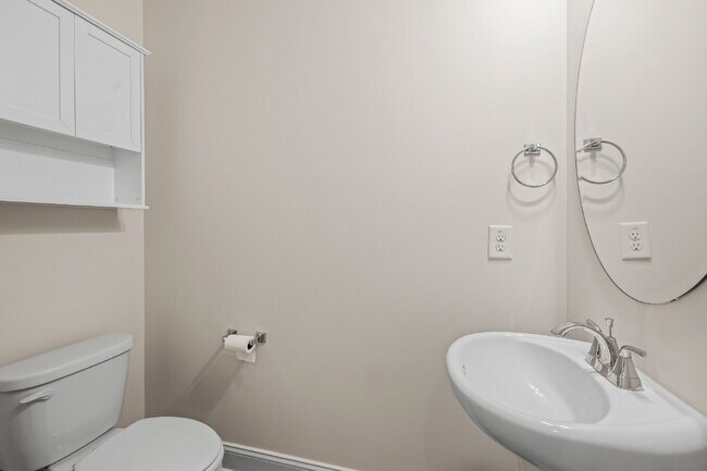 Building Photo - Spacious 4-Bedroom Retreat with 2.5 Baths ...