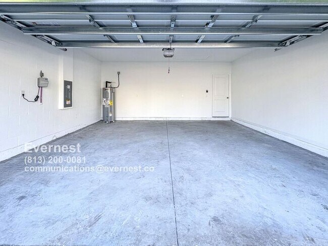 Building Photo - Beautiful 4-Bedroom Home with Modern Comfo...